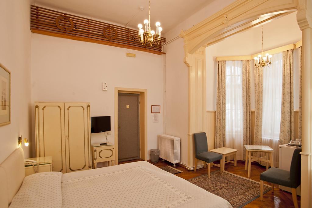 Vila Camelia Hotel Sinaia Buitenkant foto